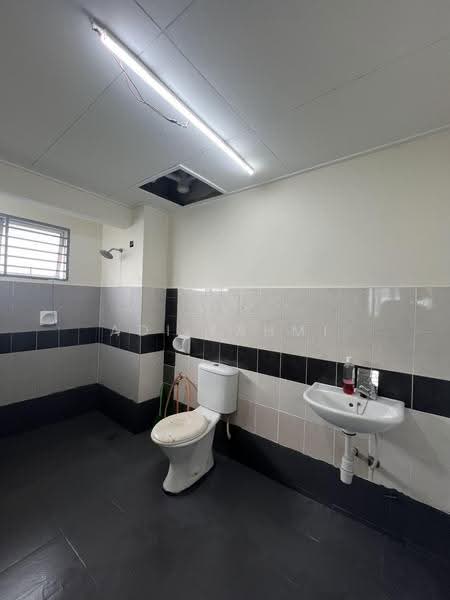 Service Residence for Sale at Koi Kinrara - Adi Fahmi - Bathroom - PropertyGuru.com.my