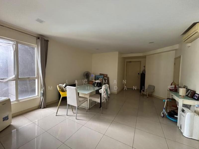 Kondominium untuk Dijual di Kiaramas Cendana - Lachman Mulchandani - Living Room - PropertyGuru.com.my