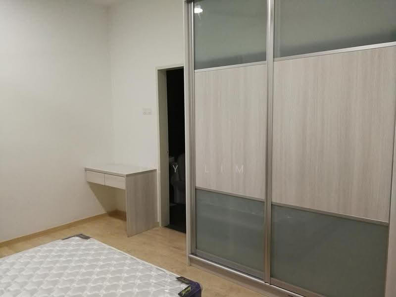 Kondominium untuk Disewa di Parkhill Residence - Fly Lim - Bedroom - PropertyGuru.com.my