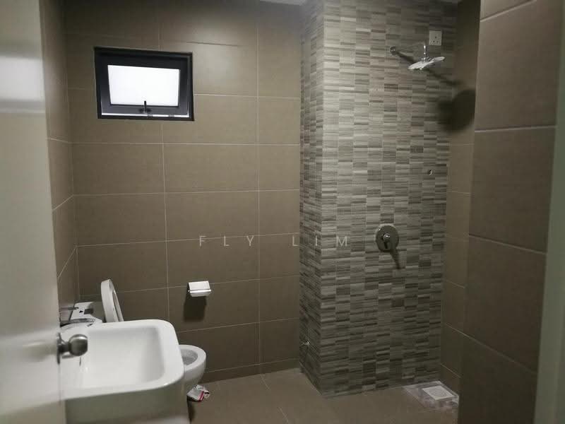 Kondominium untuk Disewa di Parkhill Residence - Fly Lim - Bathroom - PropertyGuru.com.my