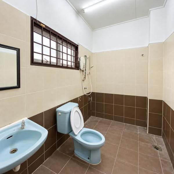 Rumah Teres untuk Dijual di Usj 4 (Subang Jaya) - KH Khoo - Bathroom - PropertyGuru.com.my