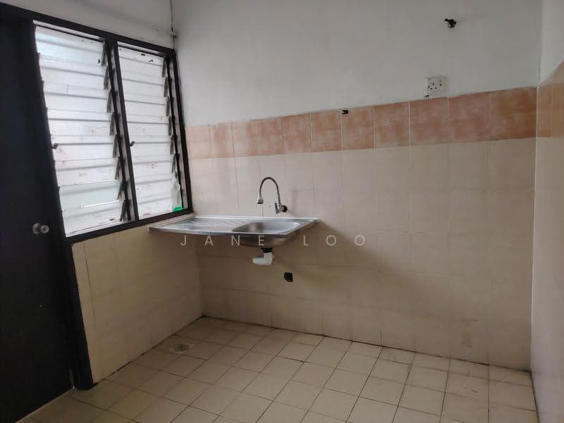 Rumah Teres 2-Tingkat untuk Disewa di Taman Putra Permai (Seri Kembangan) - Jane Loo - Kitchen - PropertyGuru.com.my