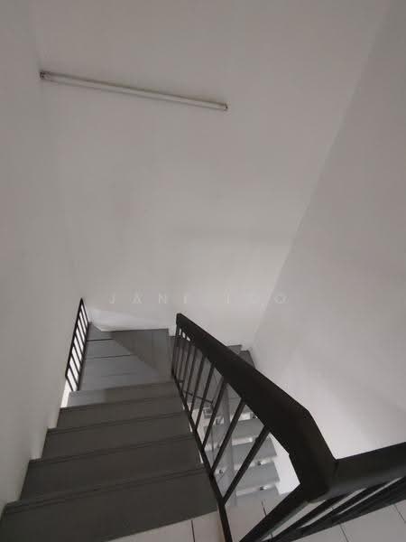Rumah Teres 2-Tingkat untuk Disewa di Taman Putra Permai (Seri Kembangan) - Jane Loo - Corridor - PropertyGuru.com.my