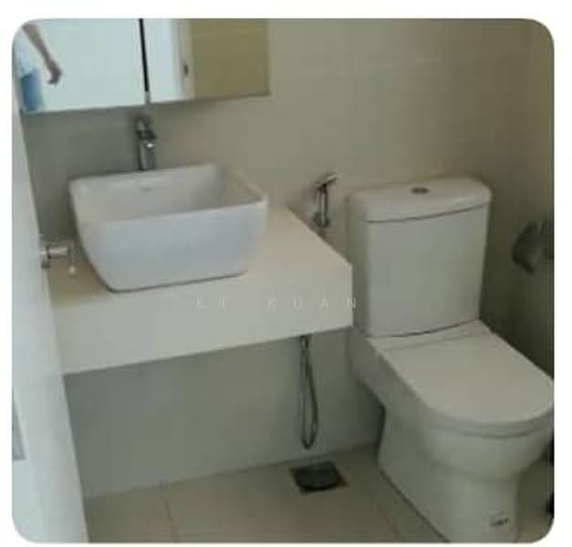 Kediaman Servis untuk Dijual di Skypod Residence - KF Kuan - Bathroom - PropertyGuru.com.my
