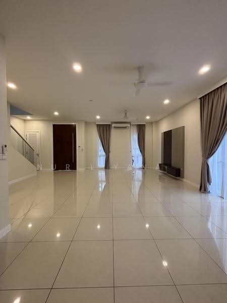 3-storey Terraced House for Rent in Mont Kiara (Kuala Lumpur) - Nur Liyana . - Living Room - PropertyGuru.com.my