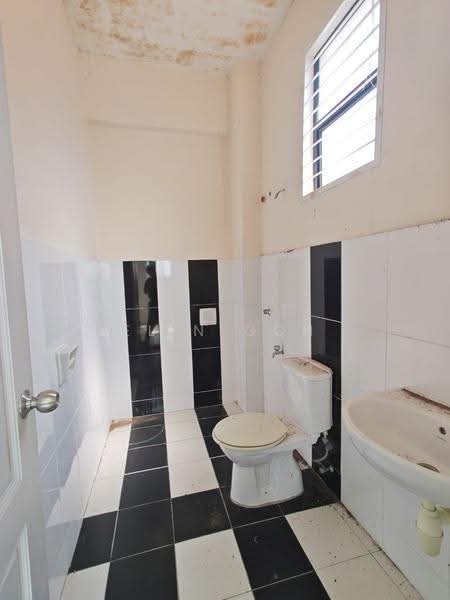 Rumah Berkembar untuk Dijual di Durian Tunggal (Melaka) - Elin Goh - Bathroom - PropertyGuru.com.my
