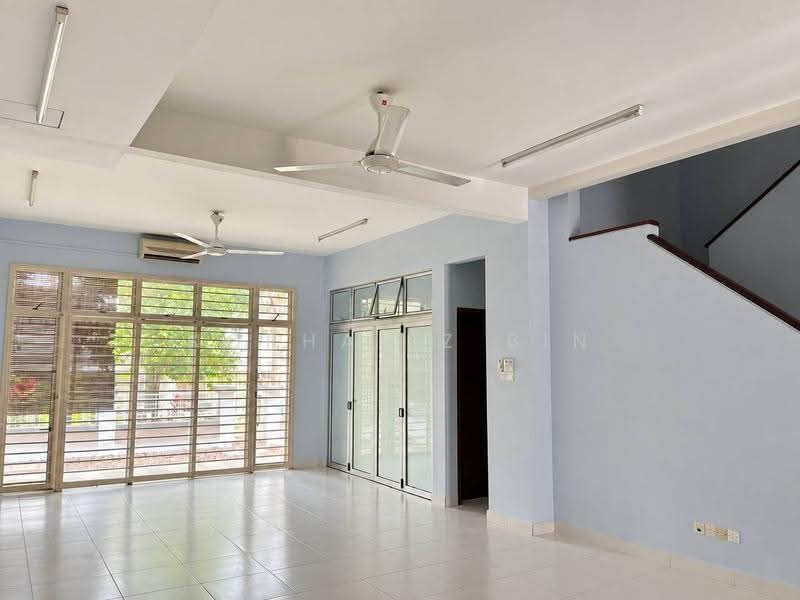 2.5-storey Terraced House for Sale in Putrajaya (Putrajaya) - Norhafiz Bin Mohd Nor - Living Room - PropertyGuru.com.my