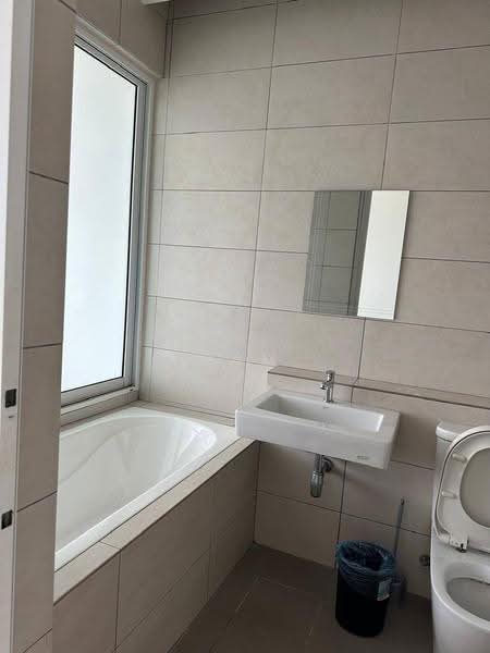 Kediaman Servis untuk Dijual di The Octagon - Sam . - Bathroom - PropertyGuru.com.my