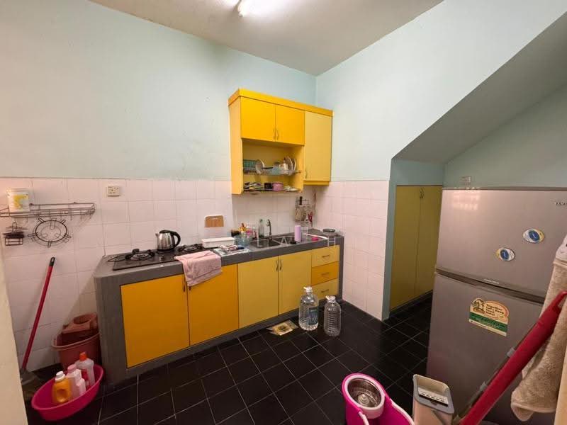 Rumah Teres 1.5-Tingkat untuk Dijual di Bandar Putra Kulai (Kulai) - Bella Ho - Kitchen - PropertyGuru.com.my