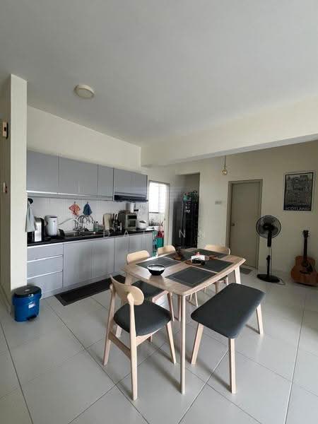 Kediaman Servis untuk Dijual di SetiaWalk - Dalynn Tan - Kitchen - PropertyGuru.com.my