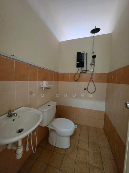 Rumah Teres 2-Tingkat untuk Dijual di Taman Angkasa Nuri (Durian Tunggal) - YM Chong - Bathroom - PropertyGuru.com.my