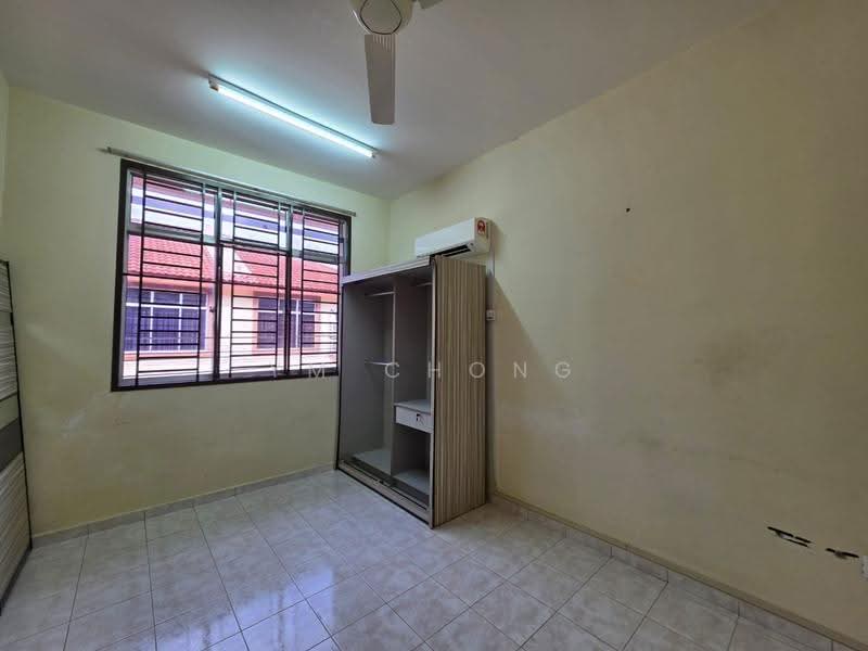 Rumah Teres 2-Tingkat untuk Dijual di Taman Angkasa Nuri (Durian Tunggal) - YM Chong - Bedroom - PropertyGuru.com.my