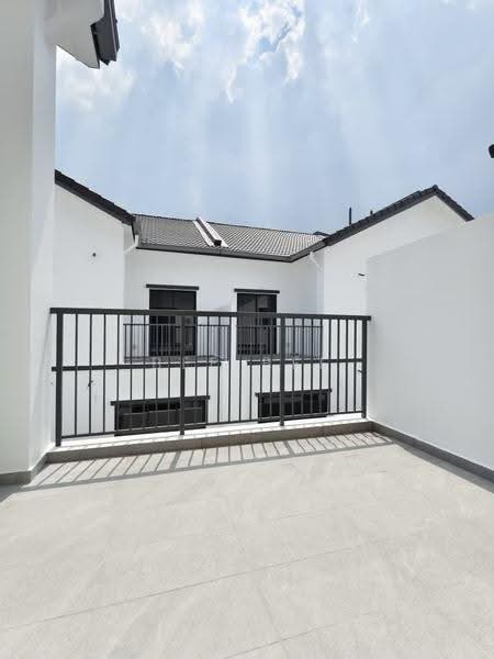 Rumah Teres 2-Tingkat untuk Dijual di Taman Ekoflora (Johor Bahru) - Bee Bee - PropertyGuru.com.my