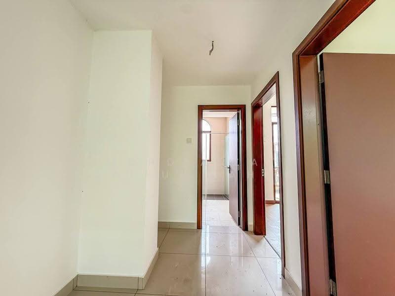 3-storey Terraced House for Sale in Diamond City (Semenyih) - Mohd Aizat Saiful Bahri - Corridor - PropertyGuru.com.my