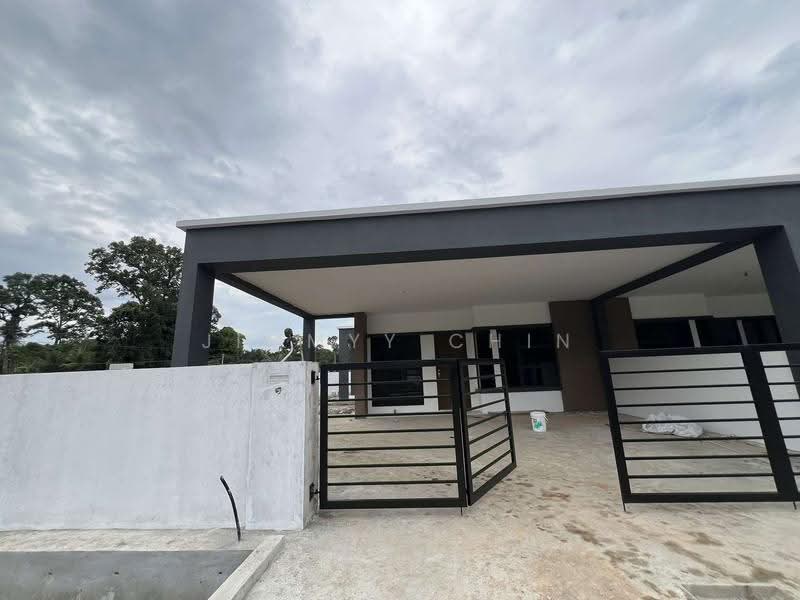 1-storey Terraced House for Sale in Kuching (Sarawak) - Jimmyy Chin - Exterior - PropertyGuru.com.my
