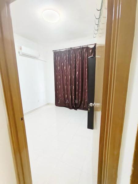 Pangsapuri untuk Dijual di Kipark Apartment - Jax Wong - Bedroom - PropertyGuru.com.my