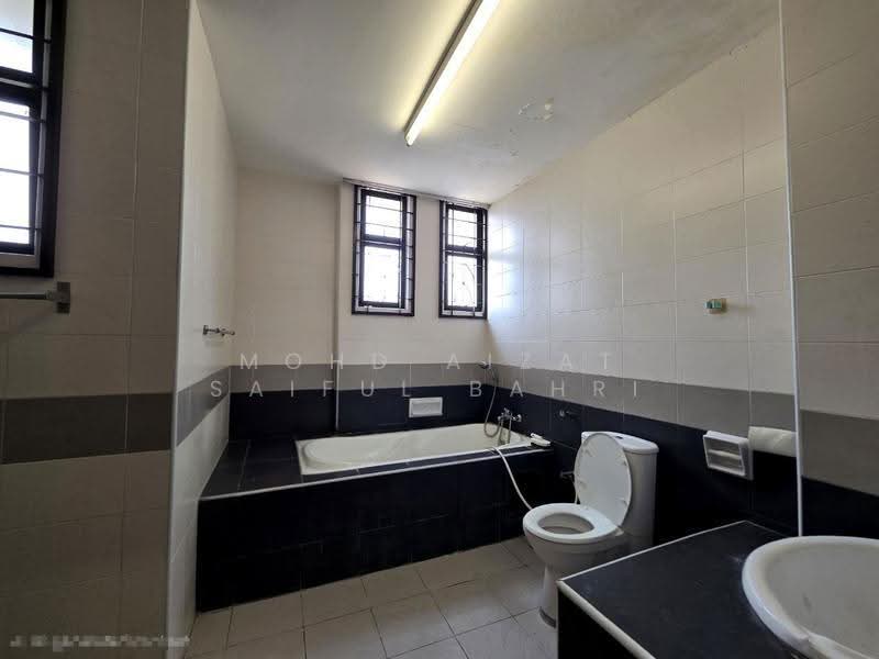 Semi-Detached House for Sale in Presint 15 (Putrajaya) - Mohd Aizat Saiful Bahri - Bathroom - PropertyGuru.com.my