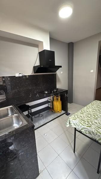 Rumah Teres 2-Tingkat untuk Dijual di Taman Setia Indah (Tebrau) - Jayden Ng - Kitchen - PropertyGuru.com.my