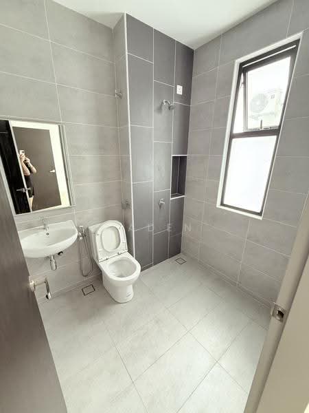 Rumah Berkembar untuk Dijual di Taman Mount Austin (Tebrau) - Jaden Kee - Bathroom - PropertyGuru.com.my