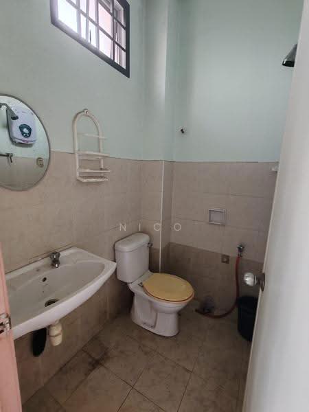 Rumah Teres 2-Tingkat untuk Dijual di Taman Setia Indah (Tebrau) - Nico Chong - Bathroom - PropertyGuru.com.my