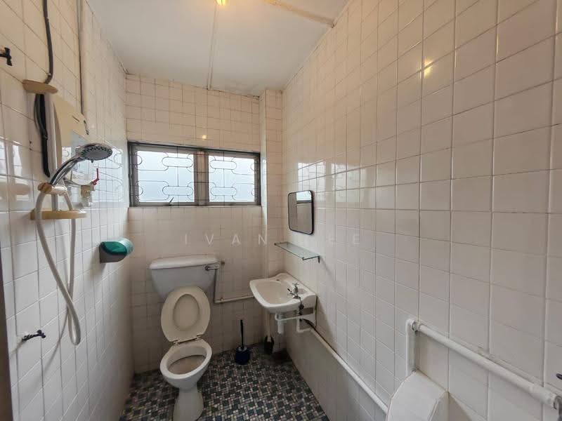 2-storey Terraced House for Rent in SS2 (Petaling Jaya) - Ivan Lee - Bathroom - PropertyGuru.com.my