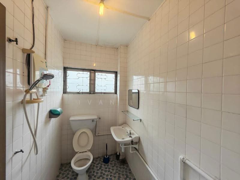 2-storey Terraced House for Rent in SS2 (Petaling Jaya) - Ivan Lee - Bathroom - PropertyGuru.com.my