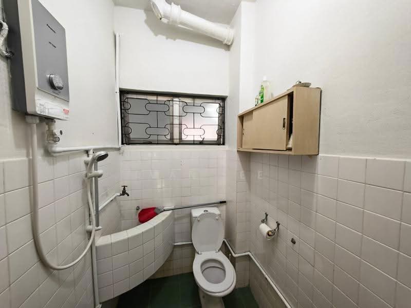 2-storey Terraced House for Rent in SS2 (Petaling Jaya) - Ivan Lee - Bathroom - PropertyGuru.com.my