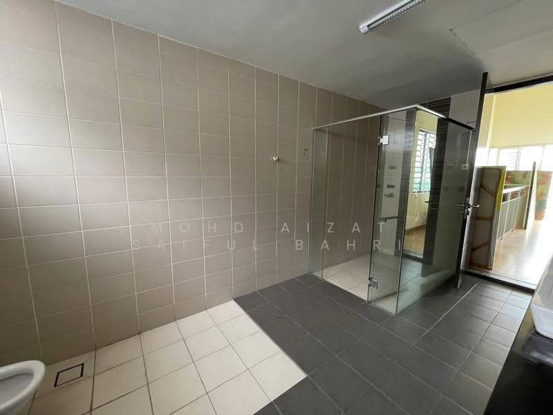 3-storey Terraced House for Sale in Shah Alam (Selangor) - Mohd Aizat Saiful Bahri - Bathroom - PropertyGuru.com.my