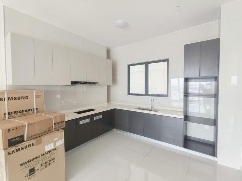 Condominium for Sale at Kings Bay @ Country Garden Danga Bay - Neilson Tan - Kitchen - PropertyGuru.com.my