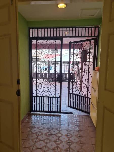 Rumah Teres 2-Tingkat untuk Dijual di Bukit Rahman Putra (Sungai Buloh) - Chin JL - Entrance - PropertyGuru.com.my