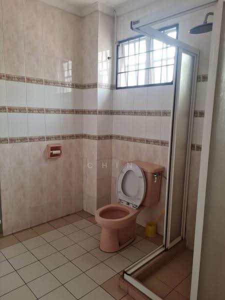 Rumah Teres 2-Tingkat untuk Dijual di Bukit Rahman Putra (Sungai Buloh) - Chin JL - Bathroom - PropertyGuru.com.my