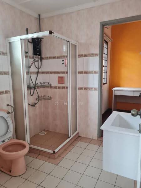 Rumah Teres 2-Tingkat untuk Dijual di Bukit Rahman Putra (Sungai Buloh) - Chin JL - Bathroom - PropertyGuru.com.my