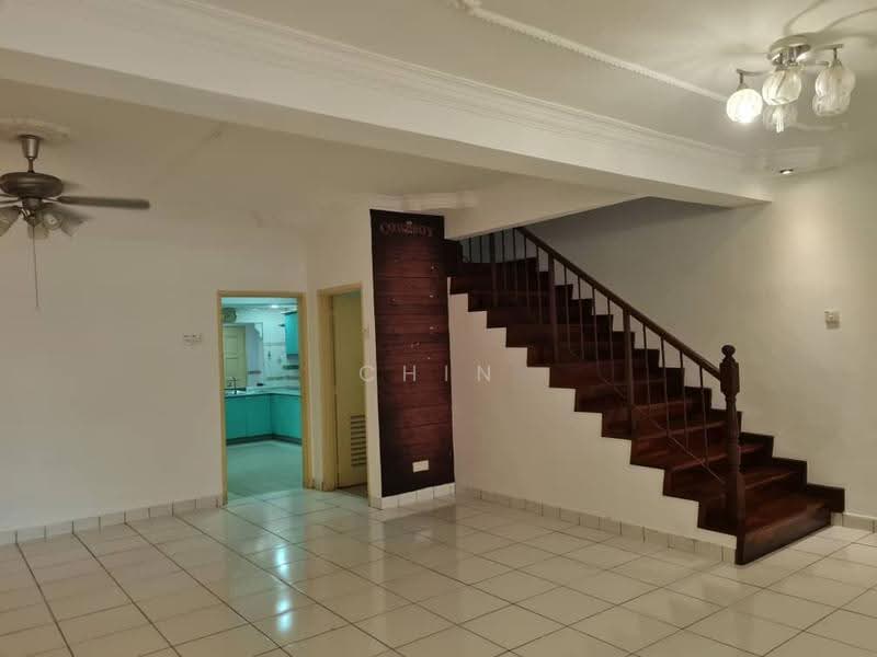 Rumah Teres 2-Tingkat untuk Dijual di Bukit Rahman Putra (Sungai Buloh) - Chin JL - Living Room - PropertyGuru.com.my