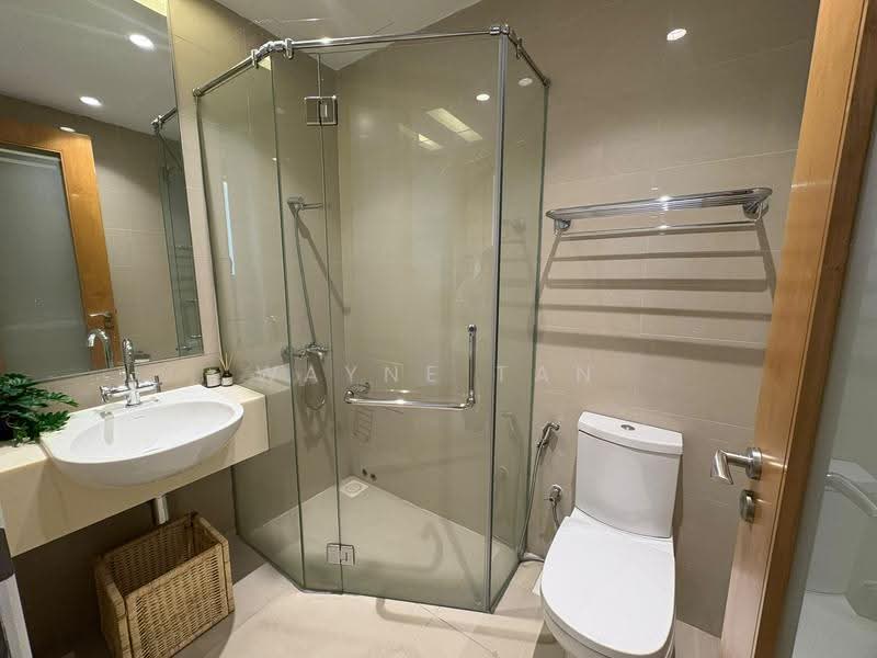 Kondominium untuk Dijual di Brunsfield EmbassyView - Wayne Tan - Bathroom - PropertyGuru.com.my
