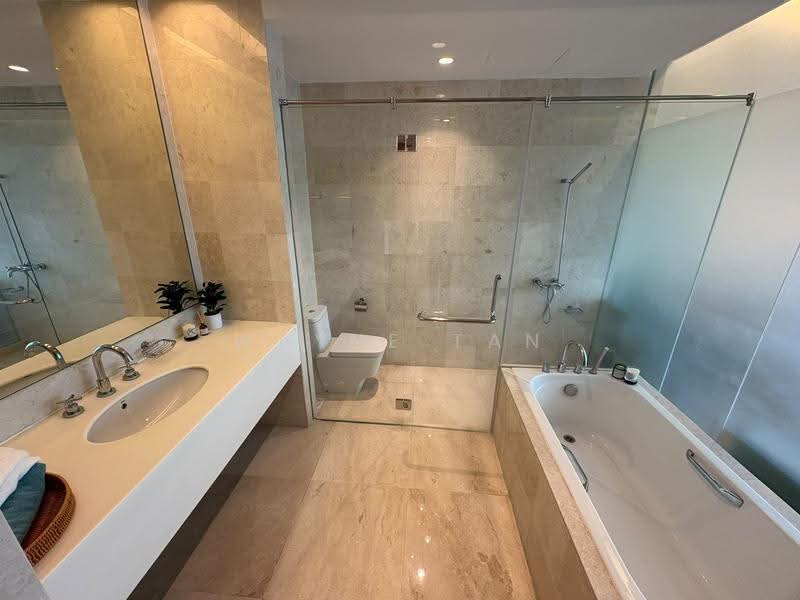 Kondominium untuk Dijual di Brunsfield EmbassyView - Wayne Tan - Bathroom - PropertyGuru.com.my