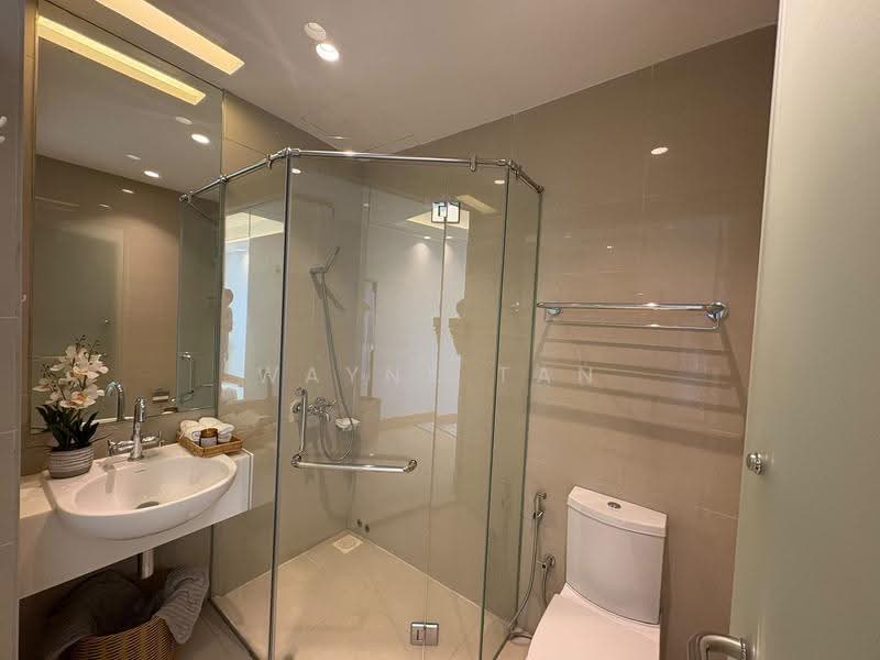 Kondominium untuk Dijual di Brunsfield EmbassyView - Wayne Tan - Bathroom - PropertyGuru.com.my