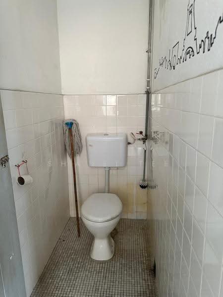 Shop for Sale in Taman Kluang Baru (Kluang) - Shanel Tee - Bathroom - PropertyGuru.com.my