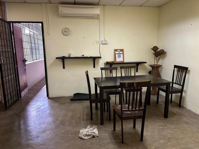 Shop for Sale in Taman Kluang Baru (Kluang) - Shanel Tee - Dining Room - PropertyGuru.com.my