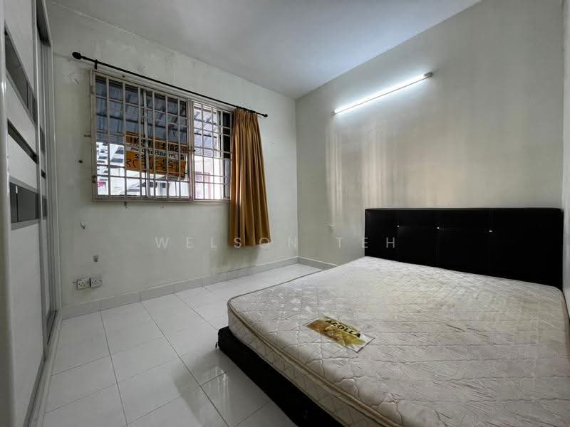 Pangsapuri untuk Dijual di Seri Semarak (Asia Heights) - Welson Teh - Bedroom - PropertyGuru.com.my