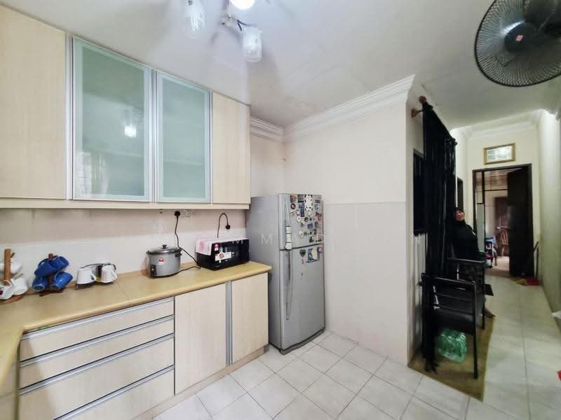 Rumah Berkembar untuk Dijual di Seksyen U9 (Shah Alam) - Mohammad Din Majid - Kitchen - PropertyGuru.com.my
