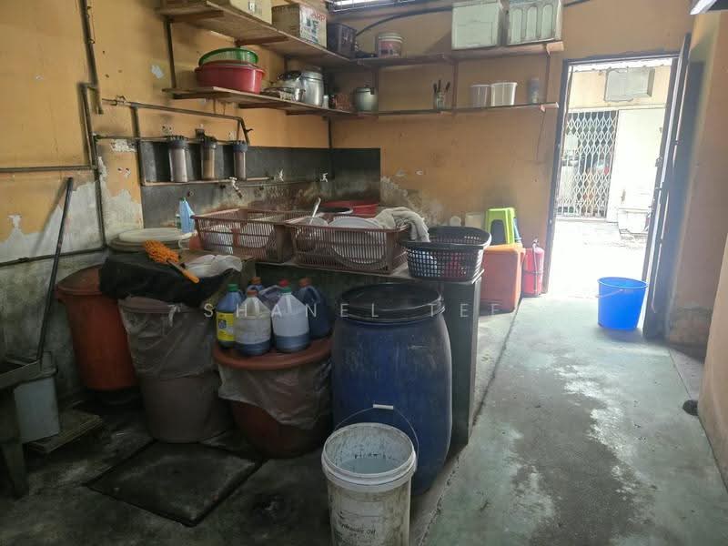 Shop for Rent in Taman Kluang Baru (Kluang) - Shanel Tee - Kitchen - PropertyGuru.com.my