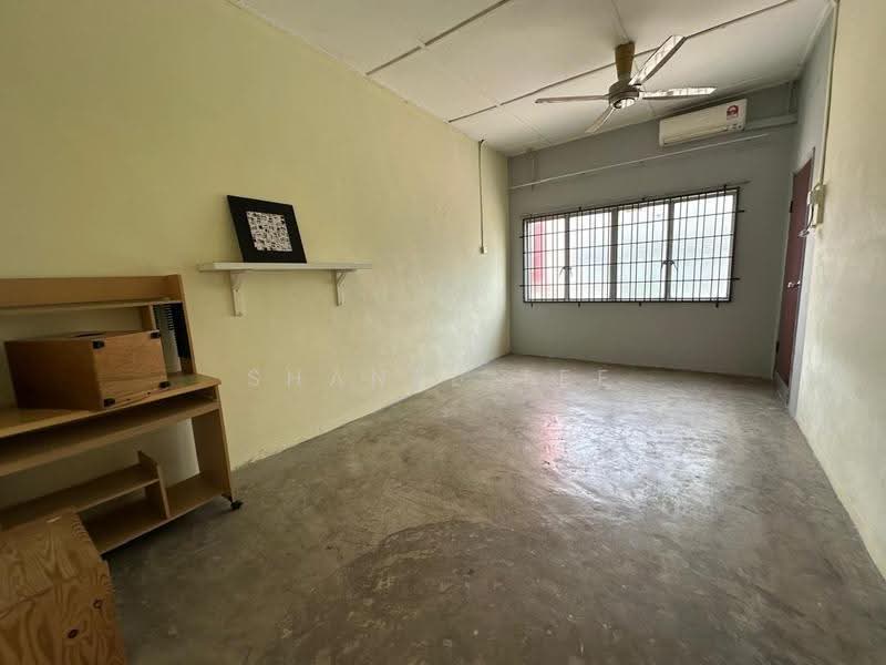 Shop for Rent in Taman Kluang Baru (Kluang) - Shanel Tee - Living Room - PropertyGuru.com.my