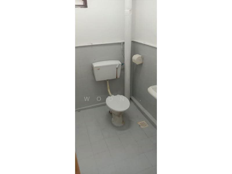 Rumah Flat untuk Dijual di Rumah Pangsa Batu Berendam - Woon . - PropertyGuru.com.my
