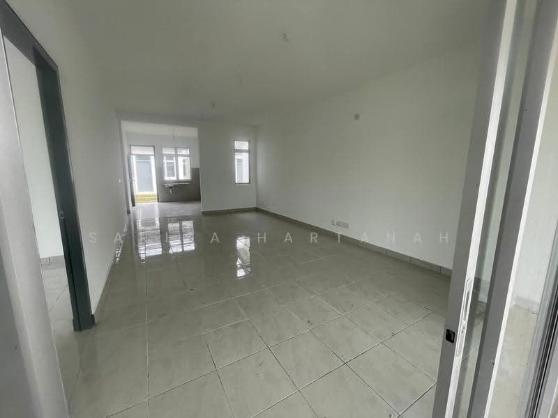 Rumah Berkembar untuk Disewa di Banting (Selangor) - Sariza Hartanah - Living Room - PropertyGuru.com.my