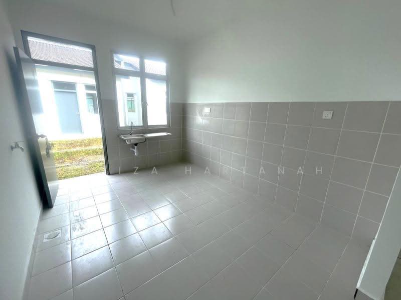 Rumah Berkembar untuk Disewa di Banting (Selangor) - Sariza Hartanah - Kitchen - PropertyGuru.com.my