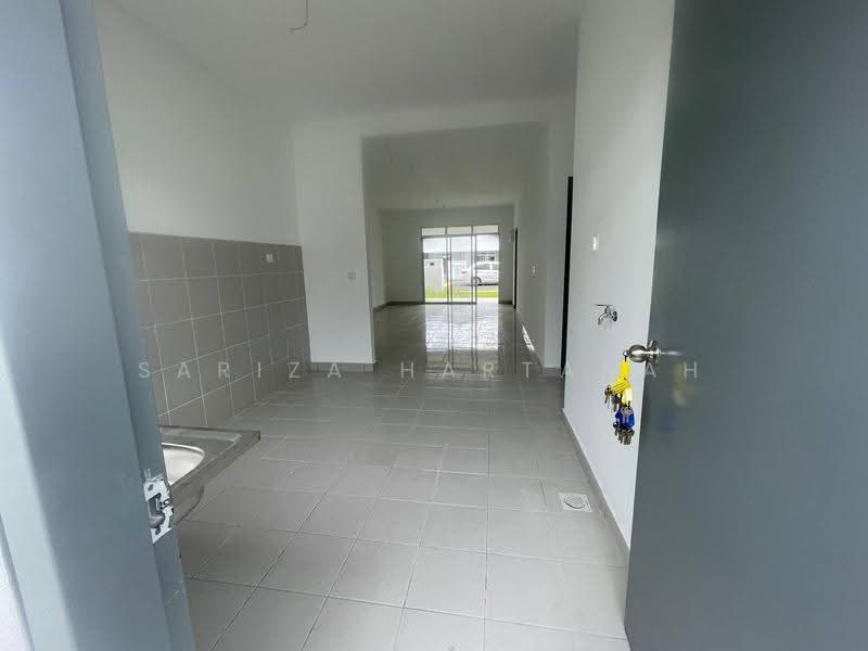 Rumah Berkembar untuk Disewa di Banting (Selangor) - Sariza Hartanah - Entrance - PropertyGuru.com.my