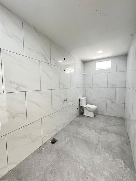 Rumah Teres 2-Tingkat untuk Dijual di Taman Bukit Kempas (Tampoi) - Michael Ah Kang - Bathroom - PropertyGuru.com.my