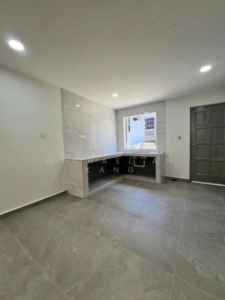 Rumah Teres 2-Tingkat untuk Dijual di Taman Bukit Kempas (Tampoi) - Michael Ah Kang - Kitchen - PropertyGuru.com.my