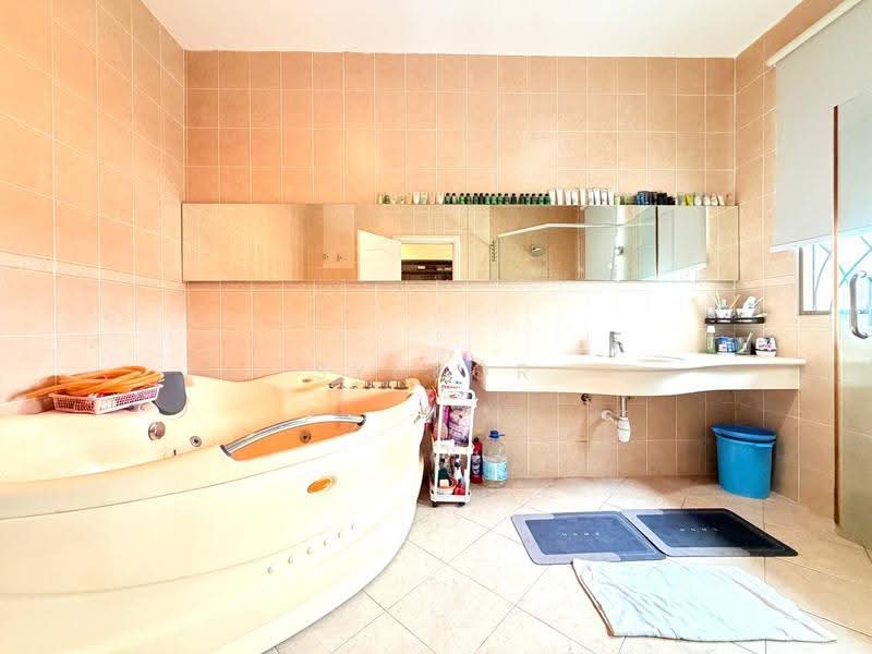 Semi-Detached House for Sale in Kota Damansara (Selangor) - Syukor Hartanah - Bathroom - PropertyGuru.com.my