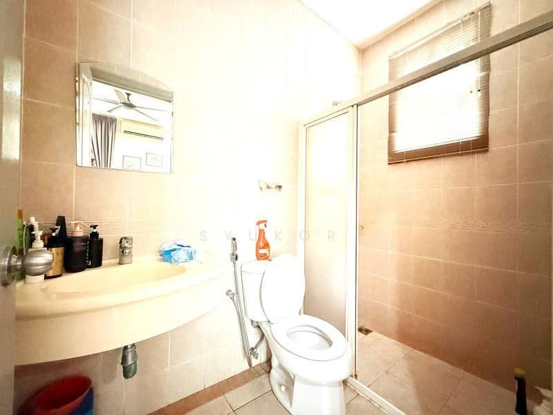 Semi-Detached House for Sale in Kota Damansara (Selangor) - Syukor Hartanah - Bathroom - PropertyGuru.com.my